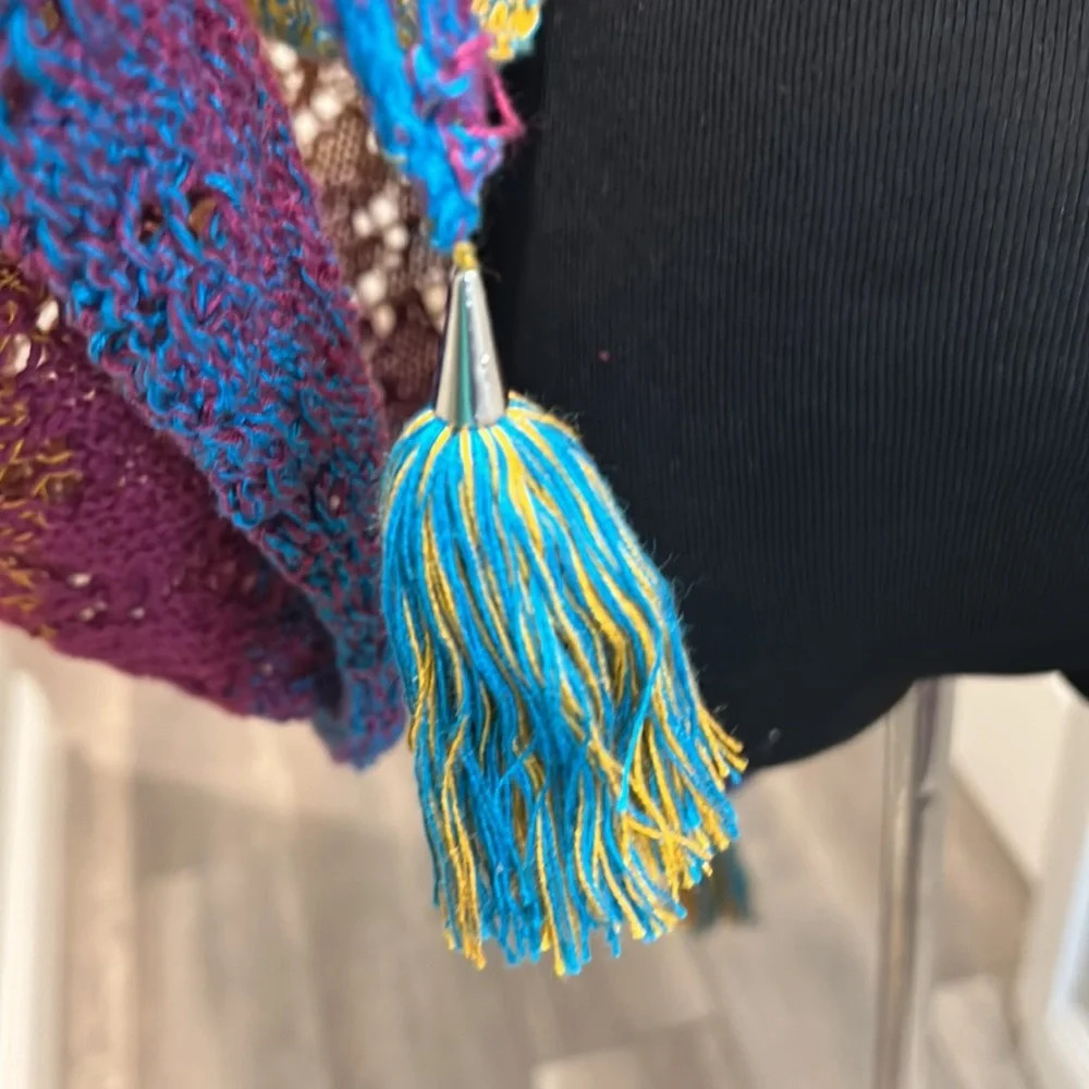 Rare Handcrafted MulticolorTriangle Wrap - Picture 3 of 7